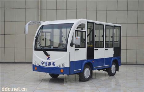  8座封闭巡逻车